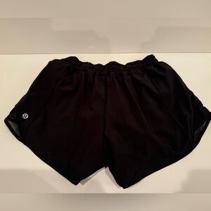 Lululemon Black Hotty Hot LR Short 4" Size 6